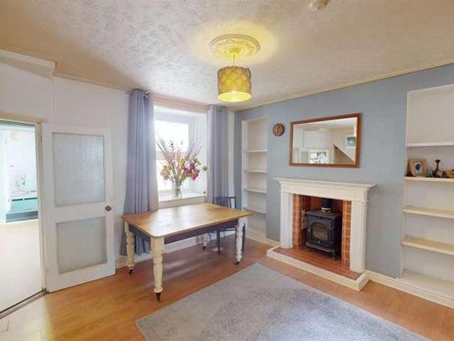 2 bed house for sale