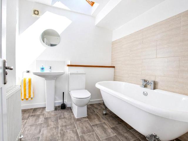 2 bed house for sale