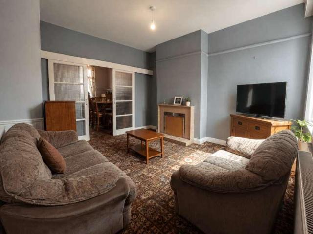 2 bed house for sale