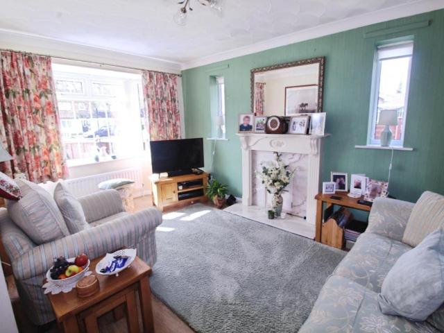 2 bed house for sale