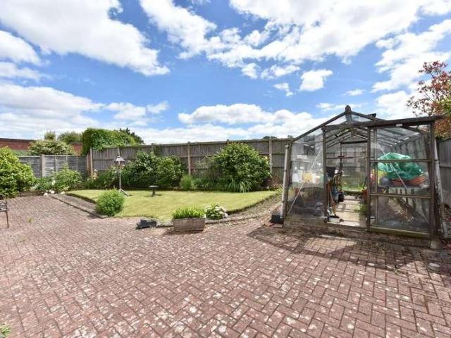 2 bed house for sale