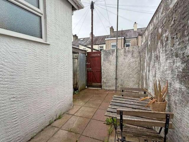 2 bed house for sale