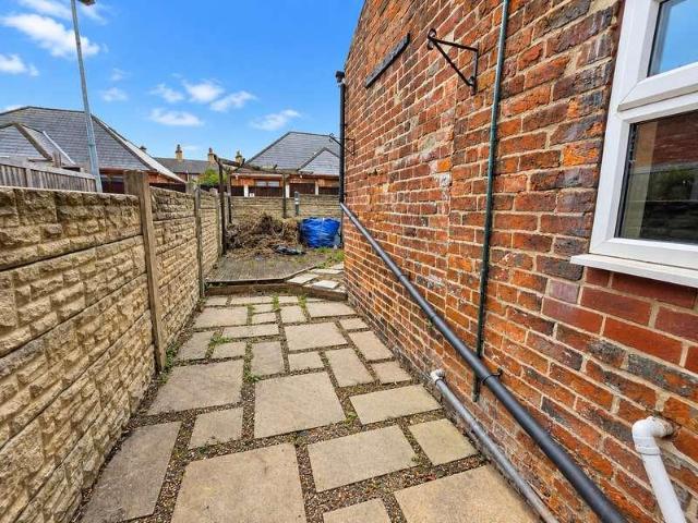 2 bed house for sale