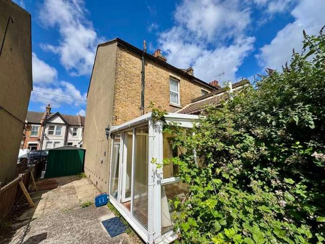 2 bed house for sale