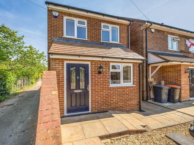 2 bed house for sale