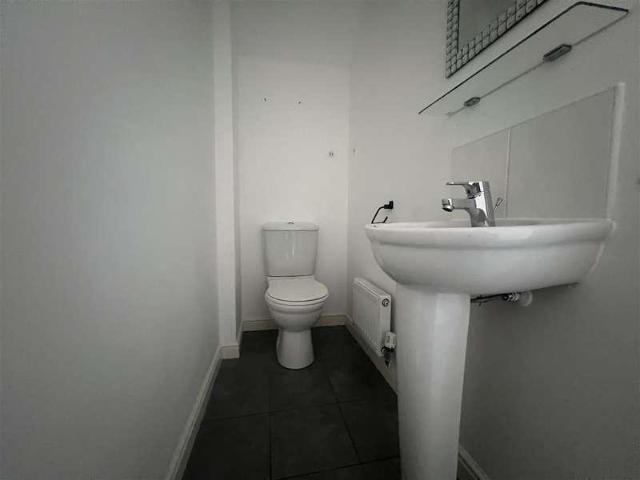 2 bed house for sale