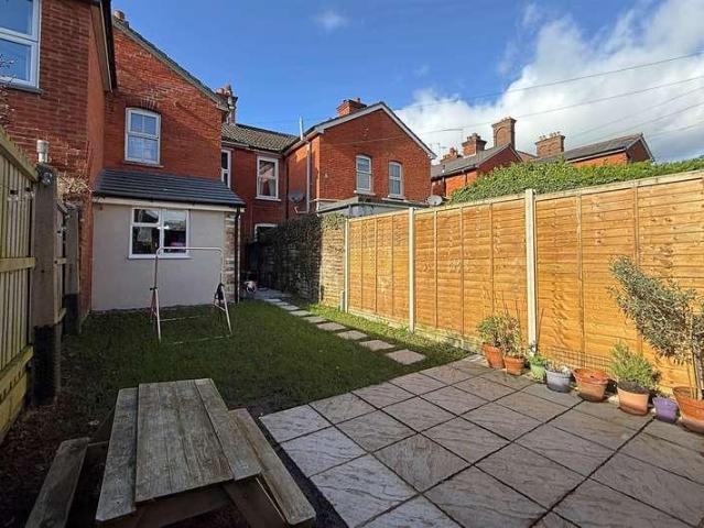 2 bed house for sale