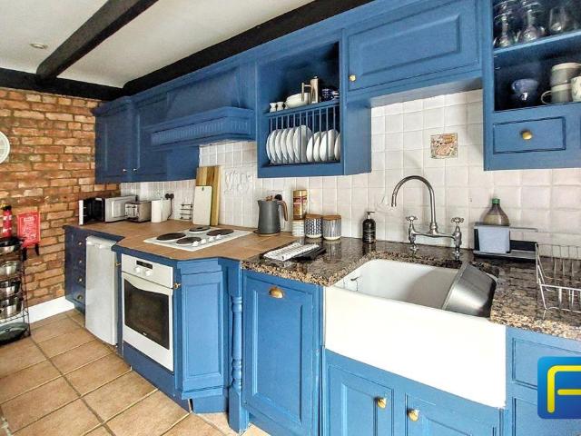 2 bed house for sale