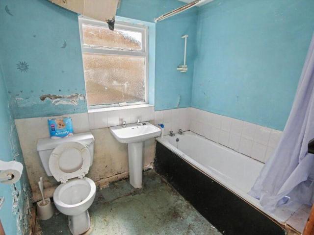2 bed house for sale