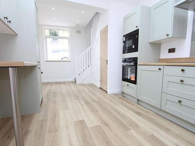 2 bed house for sale