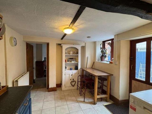2 bed house for sale