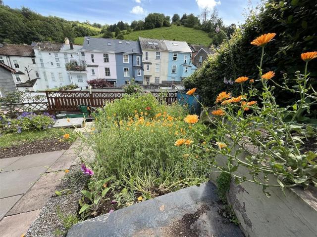 2 bed house for sale