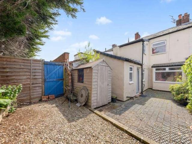 2 bed house for sale