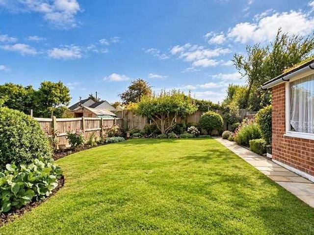 2 bed house for sale