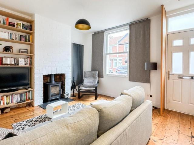 2 bed house for sale