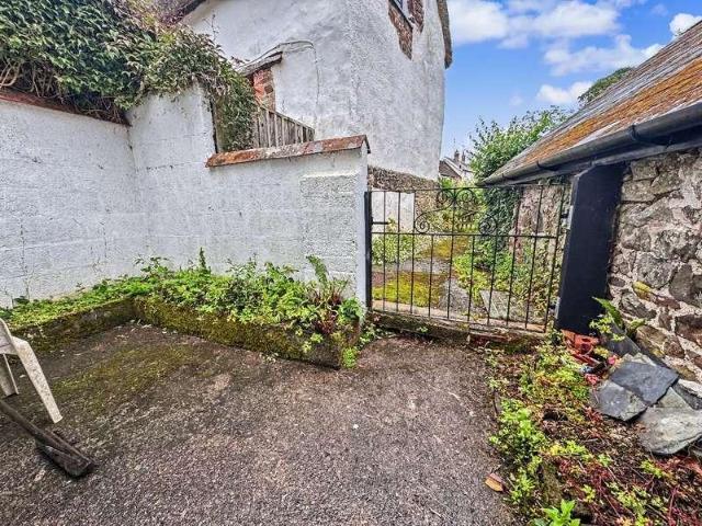 2 bed house for sale