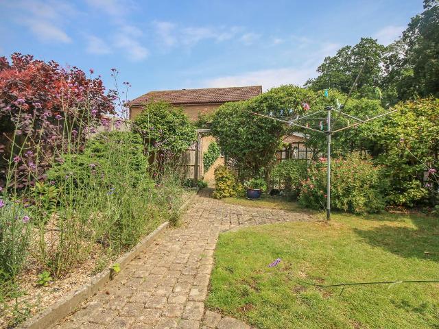 2 bed house for sale