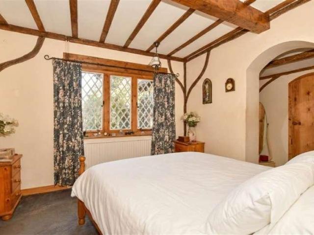 2 bed house for sale