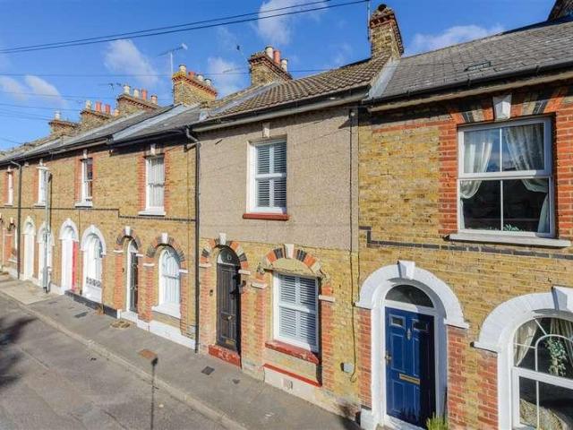 2 bed house for sale
