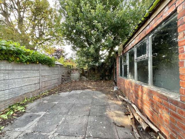 2 bed house for sale