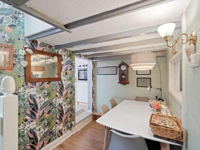 2 bed house for sale