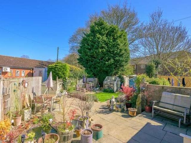 2 bed house for sale