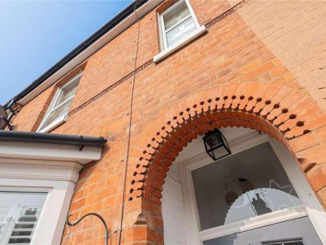 2 bed house for sale