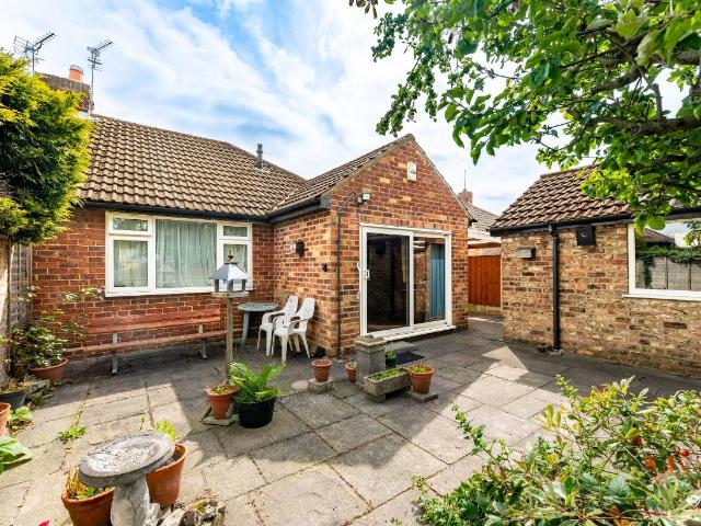 2 bed house for sale