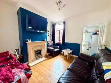 2 bed house for sale