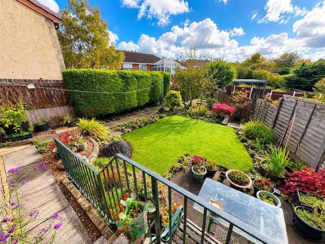 2 bed house for sale