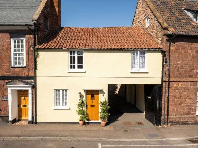 2 bed house for sale