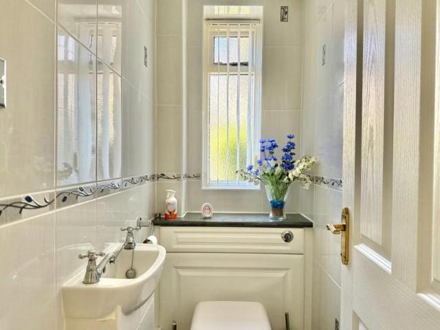 2 bed house for sale