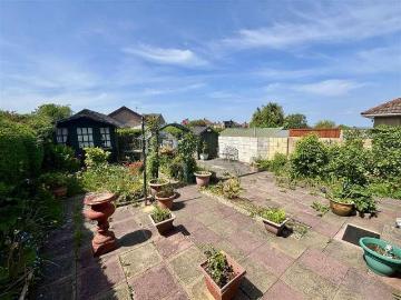 2 bed house for sale
