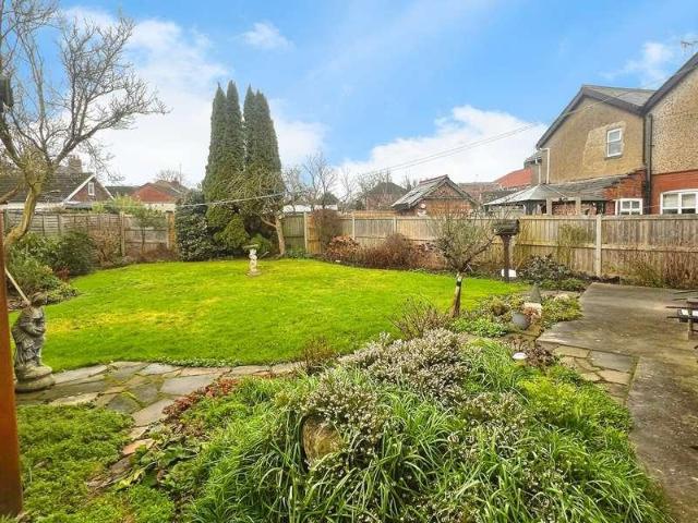 2 bed house for sale
