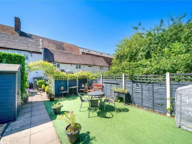 2 bed house for sale