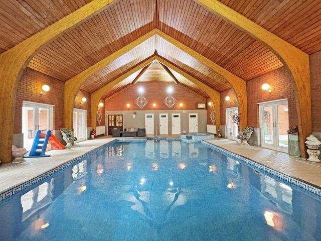 2 bed house for sale