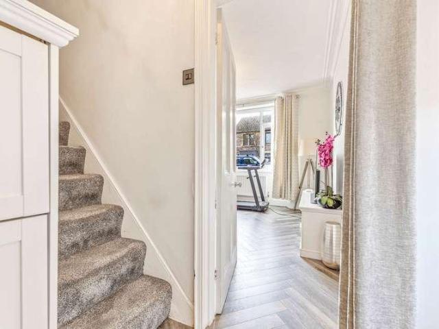 2 bed house for sale