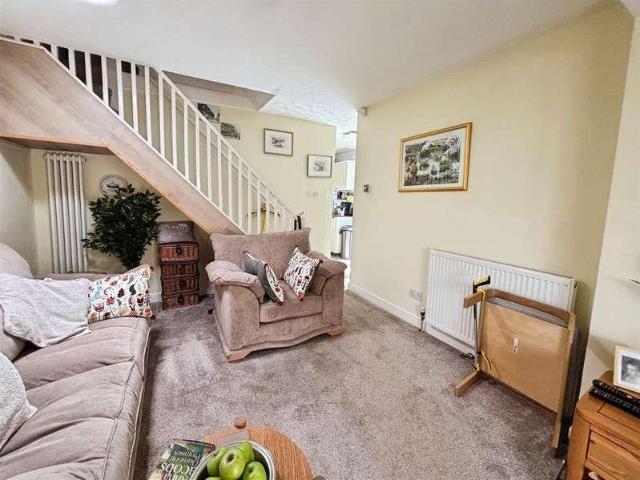 2 bed house for sale