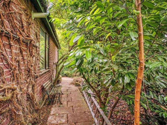 2 bed house for sale