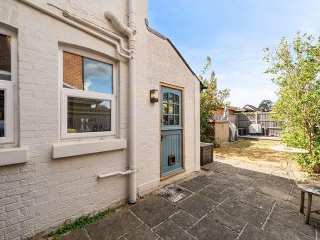 2 bed house for sale