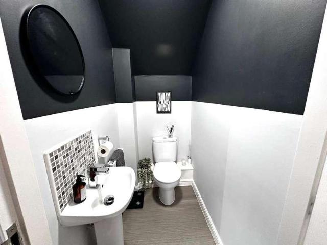 2 bed house for sale