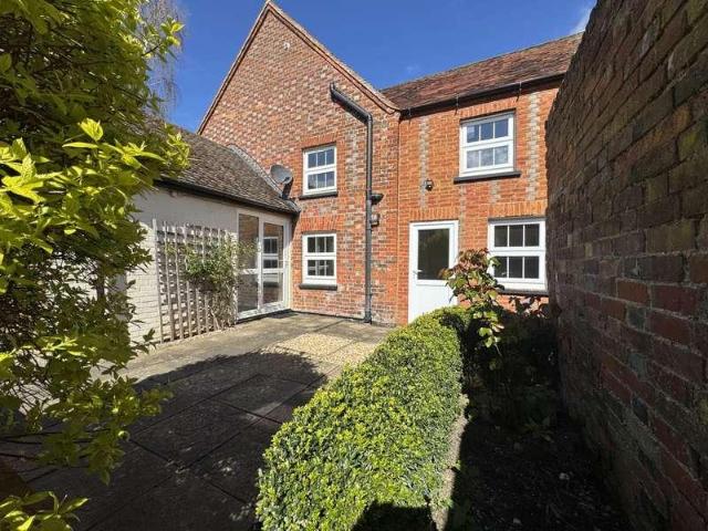 2 bed house for sale