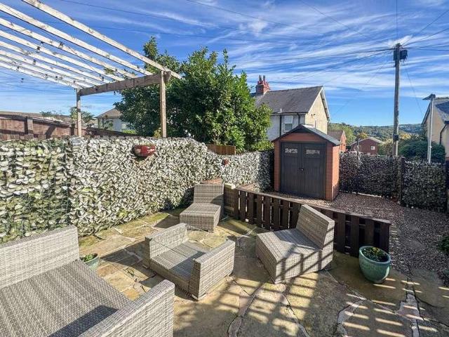 2 bed house for sale