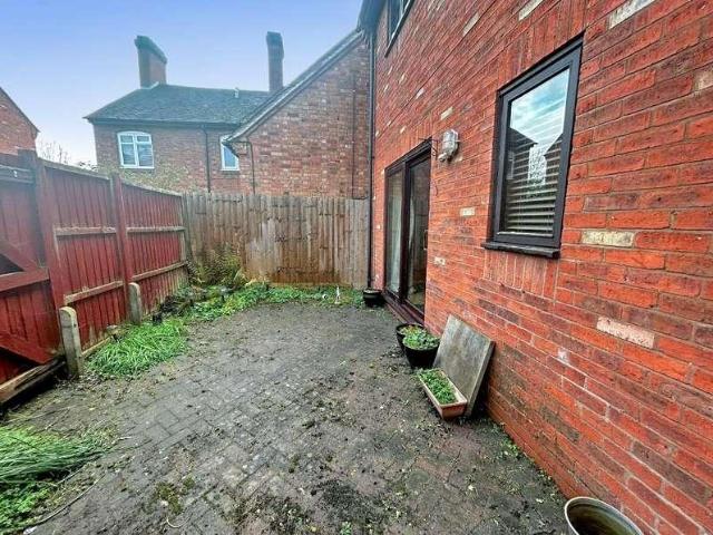 2 bed house for sale