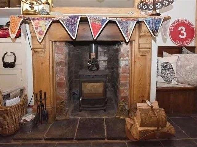 2 bed house for sale
