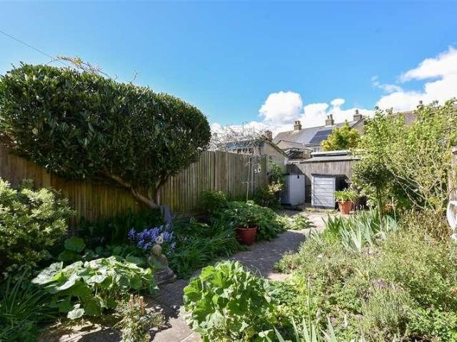 2 bed house for sale