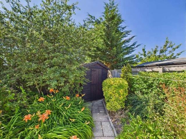 2 bed house for sale