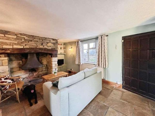 2 bed house for sale