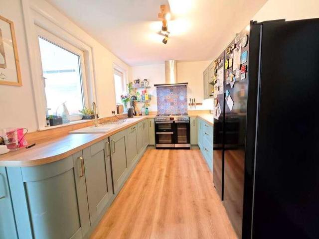 2 bed house for sale