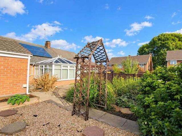 2 bed house for sale